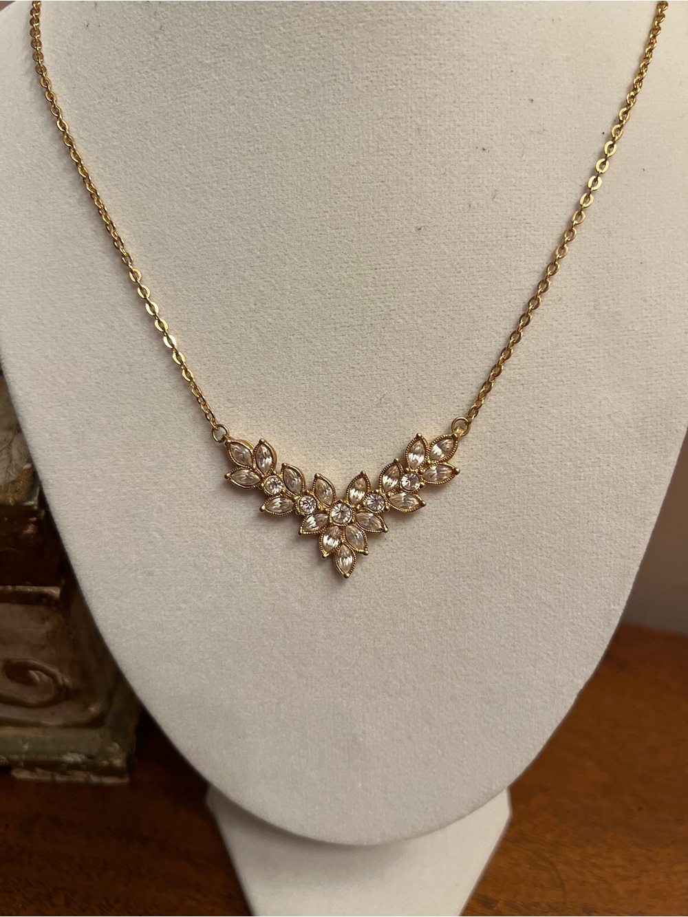 Vintage Avon Gold Floral Crystal Pendant Necklace